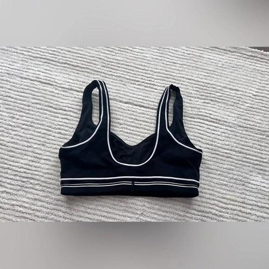 #2 Ensemble Alo Airlift “Suit Up” – Brassière & Legging Contour Graphique