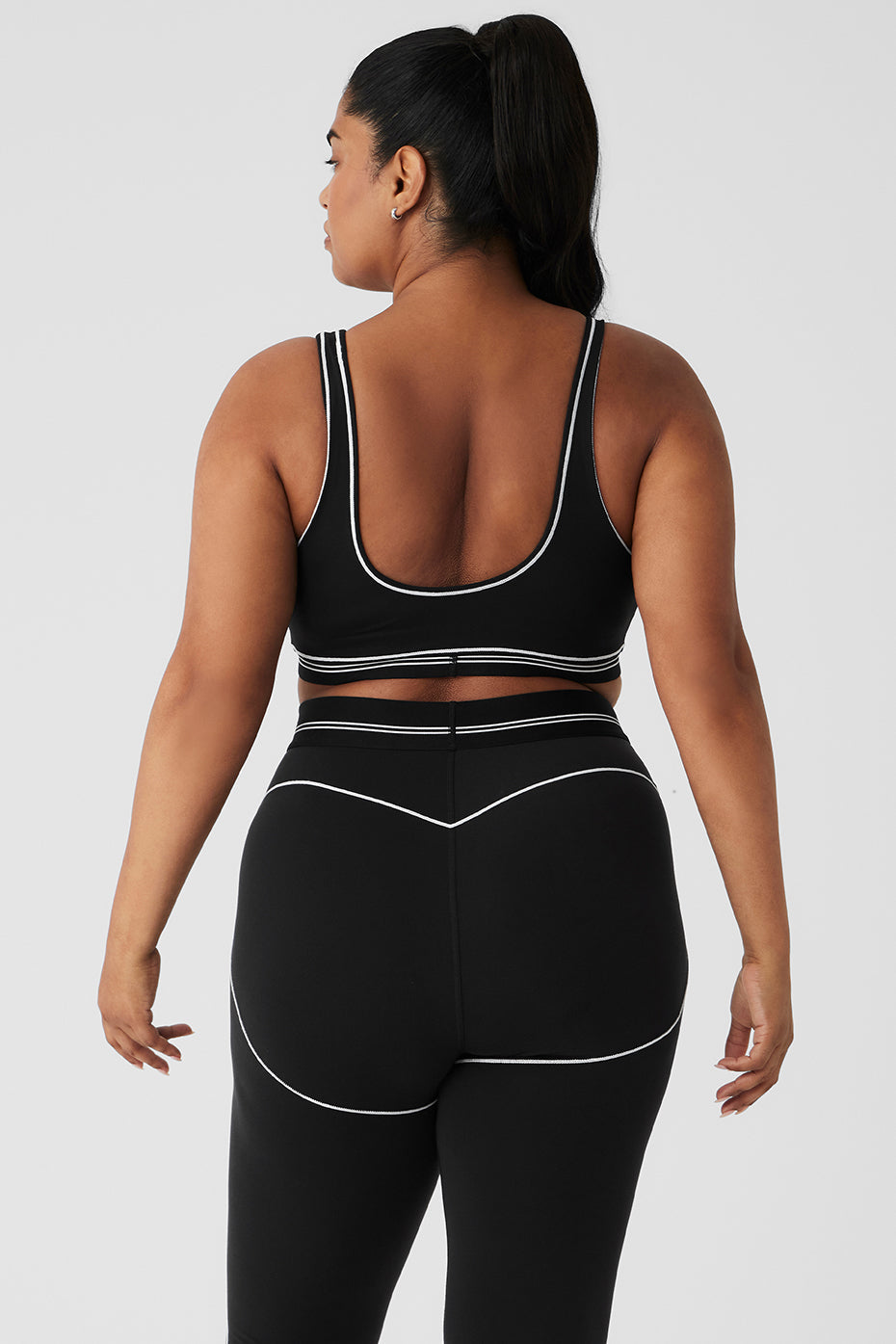 #1 Ensemble Alo Noir – Haut & Legging Contour Blanc